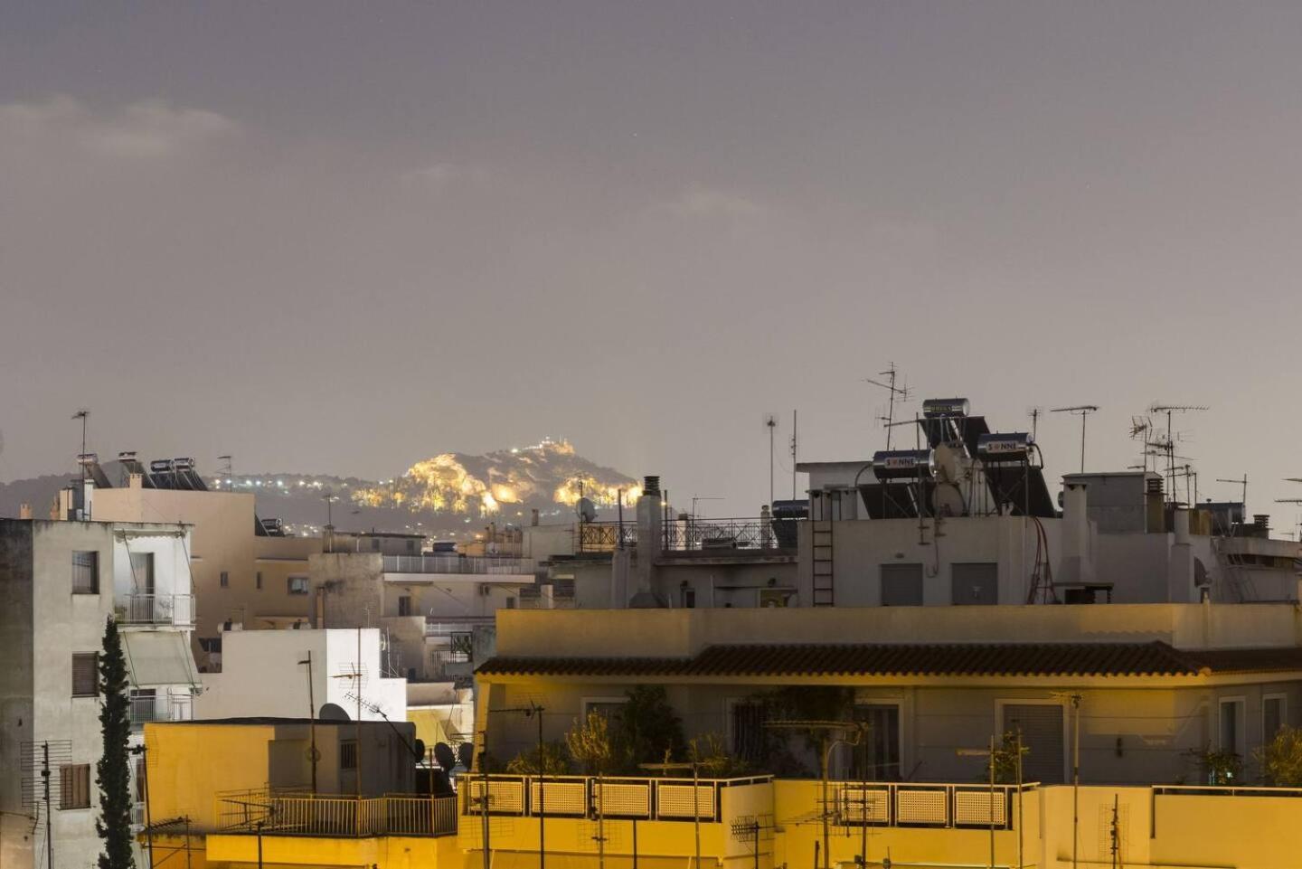 Ma Maison Penthouse: Acropolis Views & Metro Convenience Athens Exterior photo